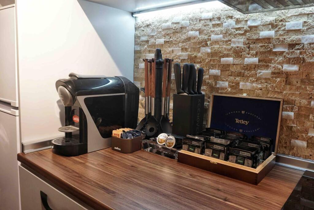 New Luxury 3-Bedroom Apartment 세고비아 외부 사진
