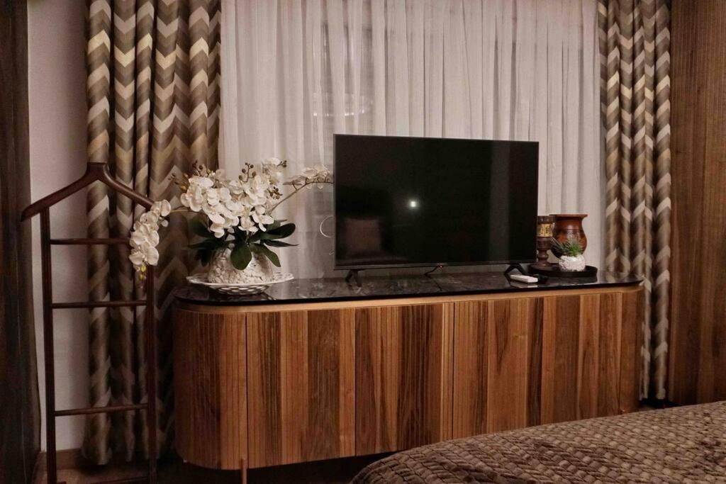 New Luxury 3-Bedroom Apartment 세고비아 외부 사진